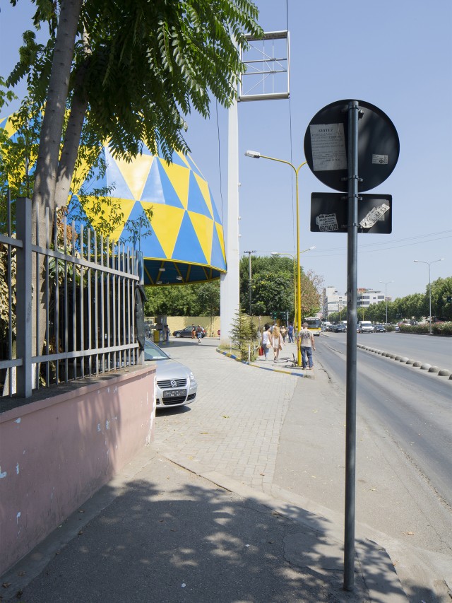 欧佩特罗尔（可结合具体上下文看是否为某个特定企业或机构名，若有其他背景信息可能该结果并非唯一准确，但仅从词汇本身是通用音译）  

注：以上翻译参考了一般音译规则，若‘Europetrol’在特定语境中有固定的中文译法，请提供更多背景信息  丨阿尔巴尼亚地拉那丨51N4E-38