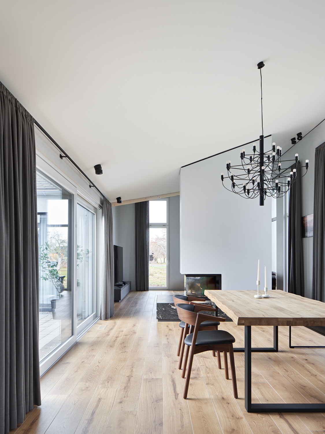 带开放式布局的独栋住宅  buerohauser-62