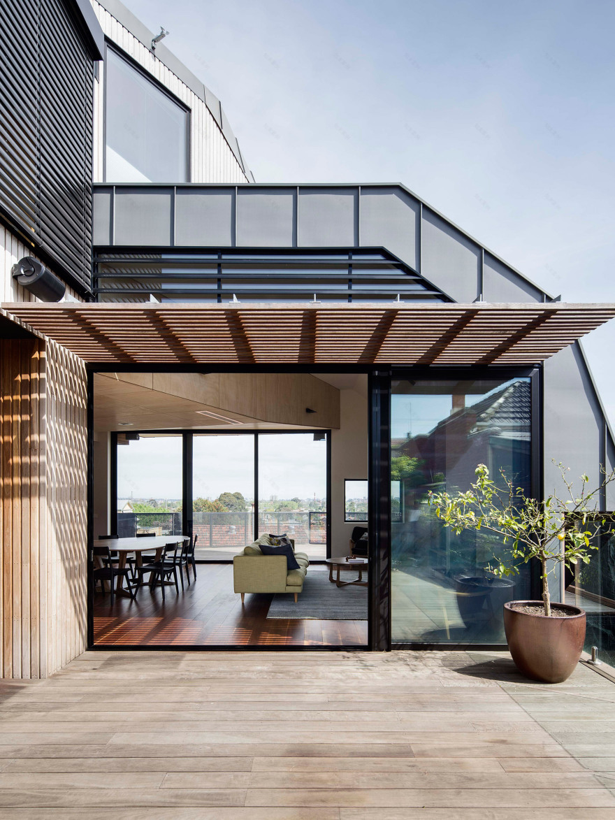 墨尔本线性庭院住宅 | “起伏锌板屋顶”营造自然美景-15