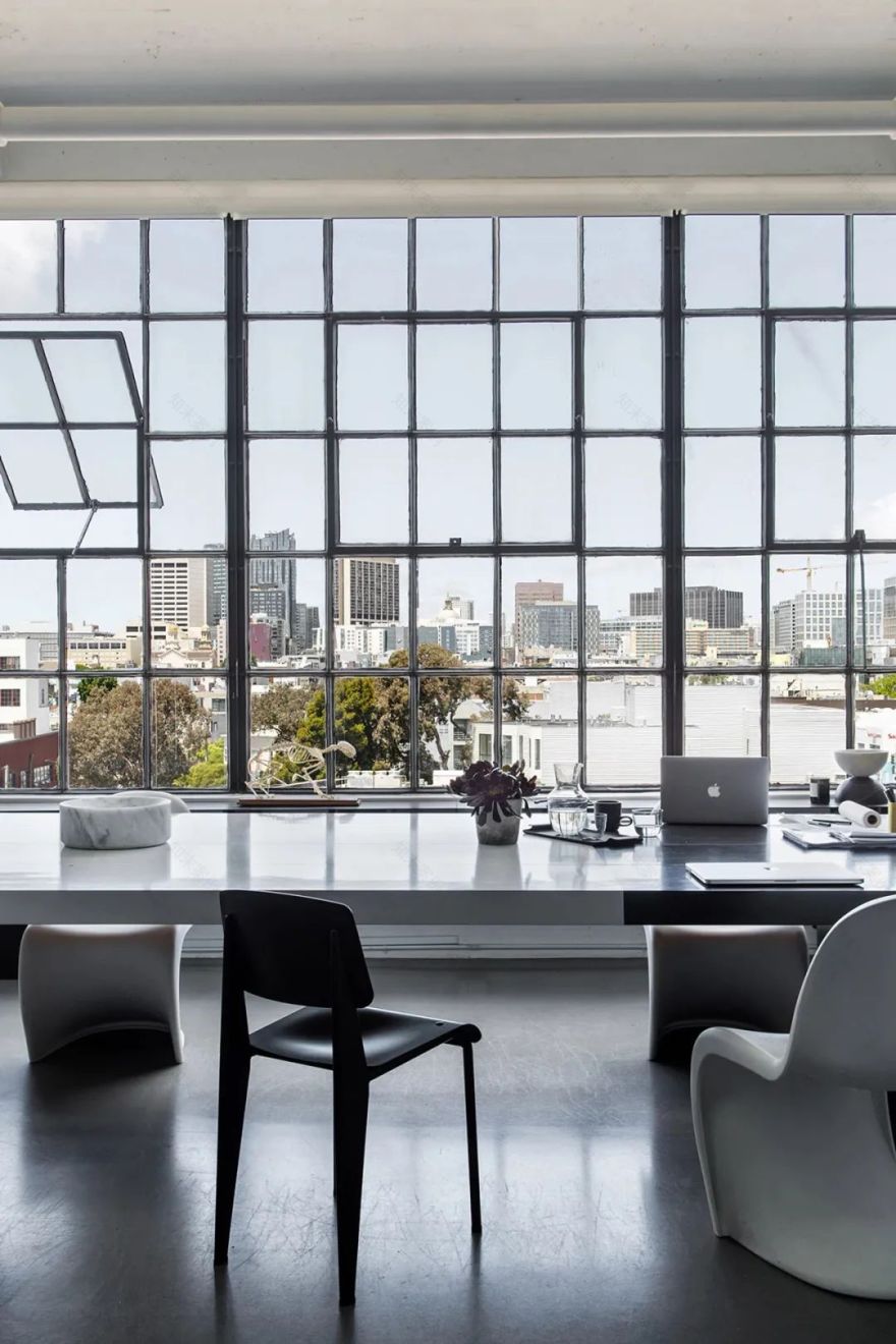 奇葩设计师用2年把房子涂成黑色,还被夸是天才?-142