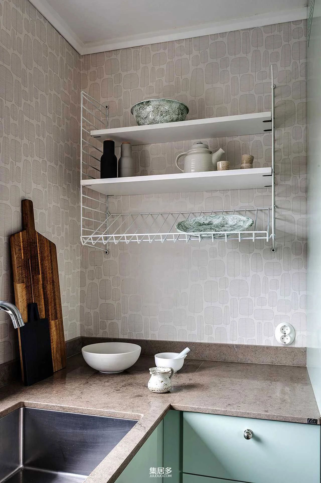 瑞典小屋复古壁纸与木墙设计-20