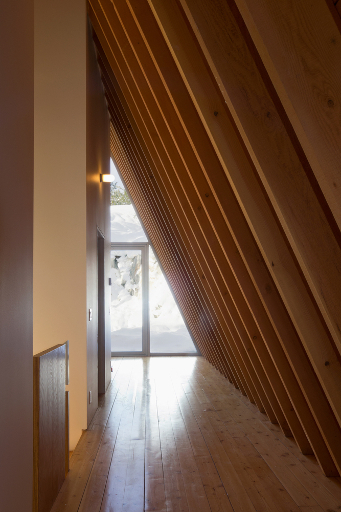 惠斯勒岩石悬崖上的周末度假小木屋-33