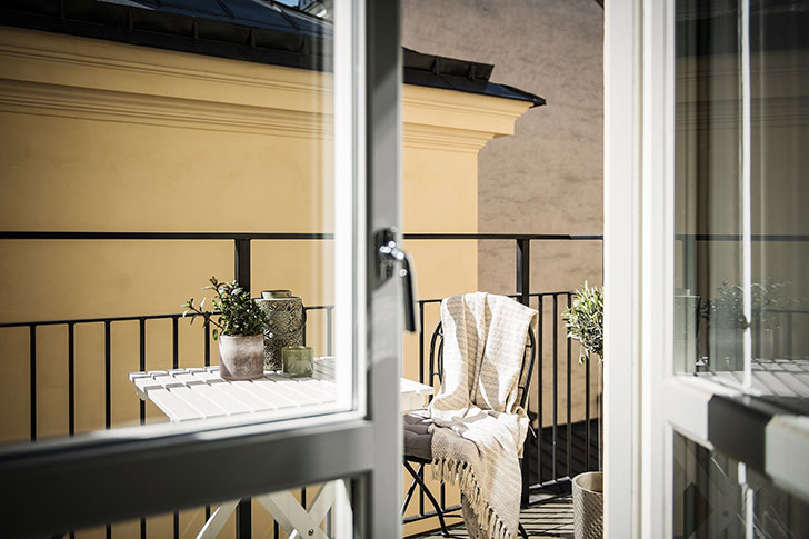 温馨暖色调的斯堪的纳维亚公寓设计-15