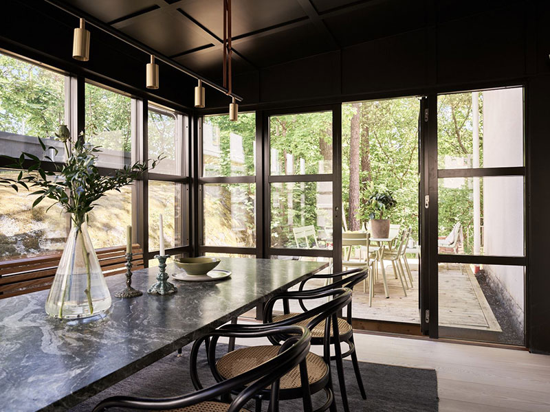 瑞典绿意盎然的前教堂住宅-13