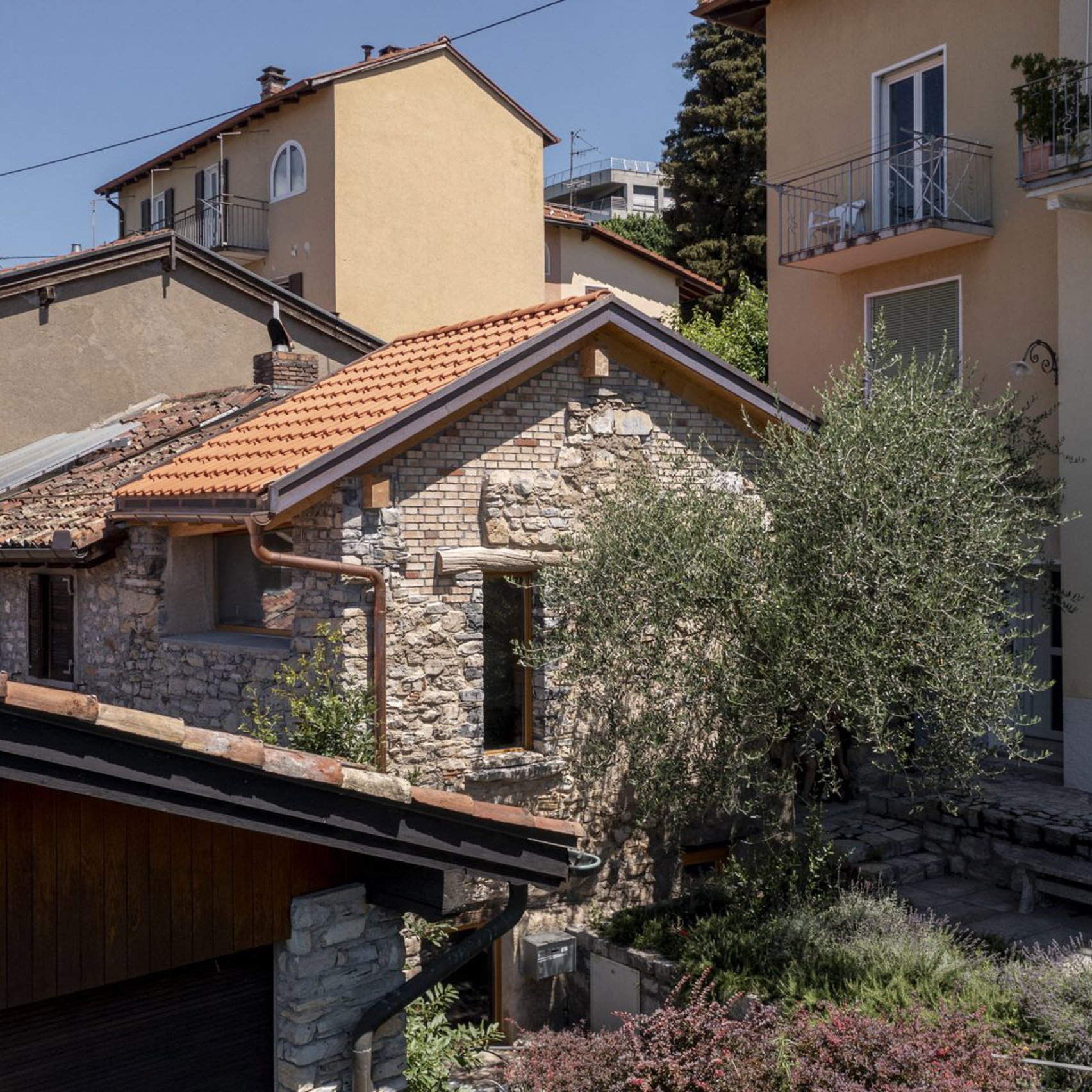 Eight innovative micro homes that make small sites feel big-16