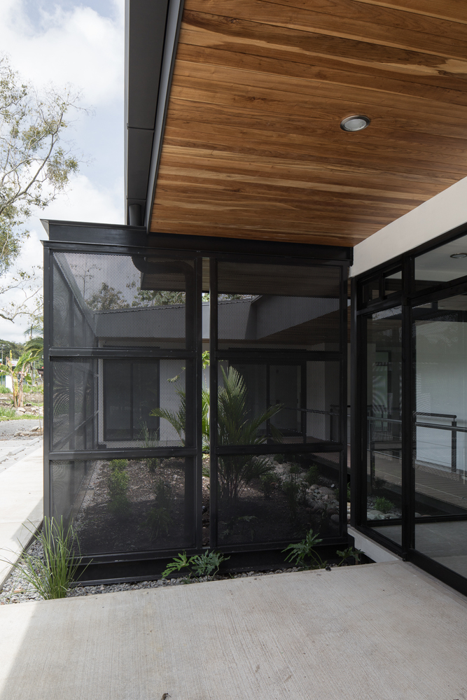 热带雨林中的悬浮平台 · UPL Operation Center-27