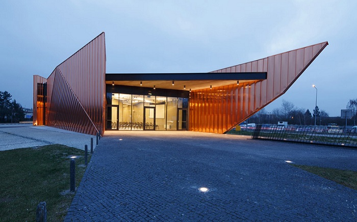 “Dancing Flame”（“舞动的火焰”）不对称展馆丨波兰丨OVO Grabczewscy Architekci-10