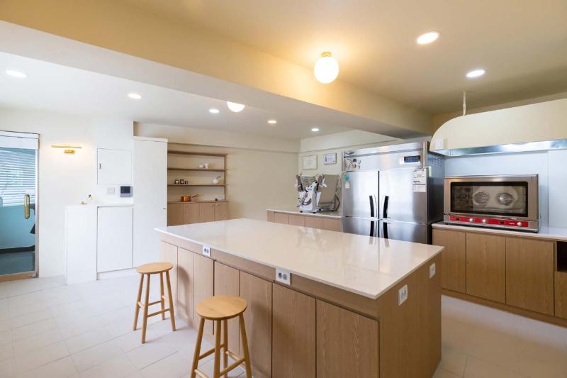 极简清新，儿童乐园的精致烘焙室设计-2