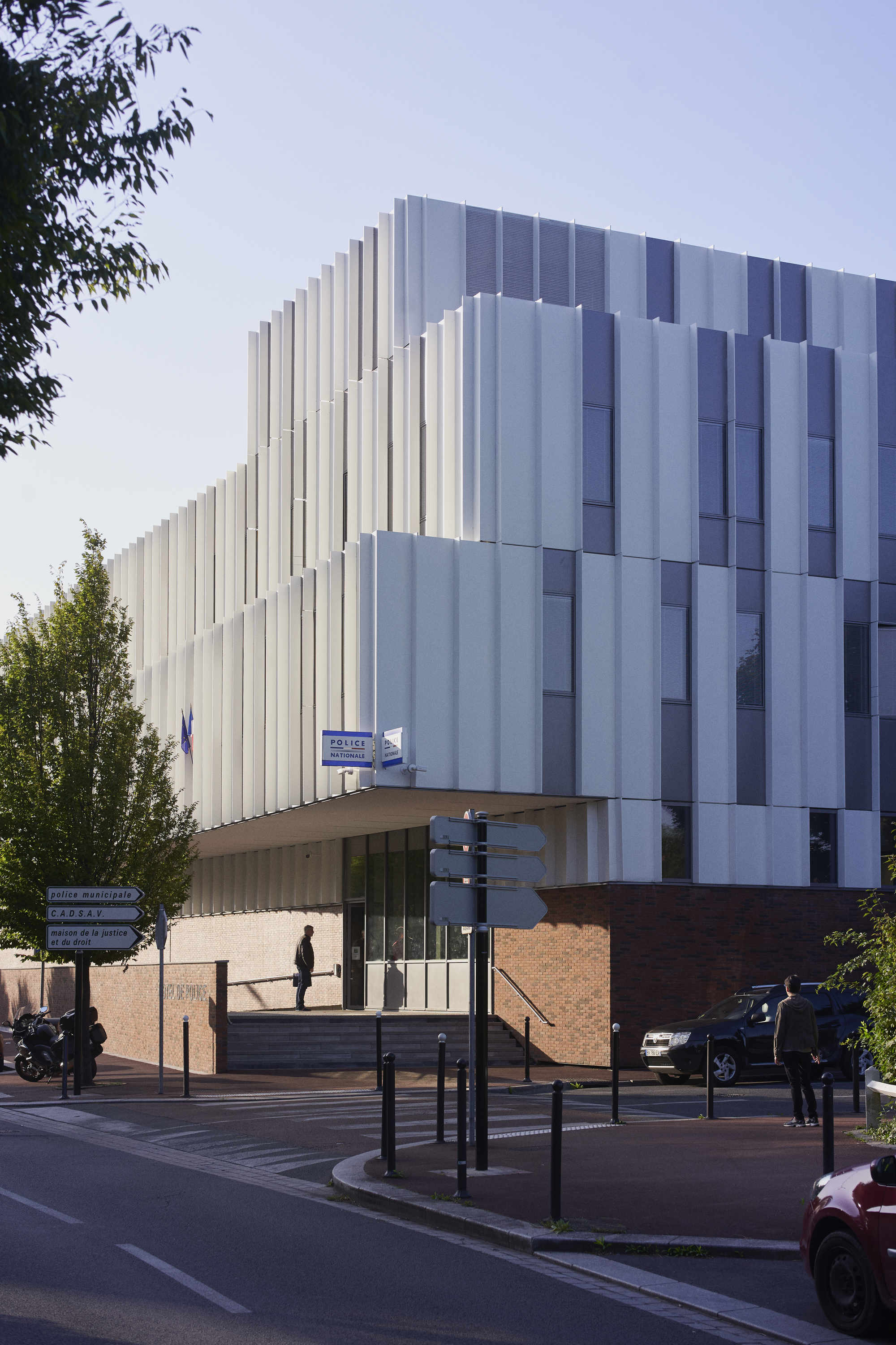 Tourcoing Police Hotel / Ameller Dubois-14