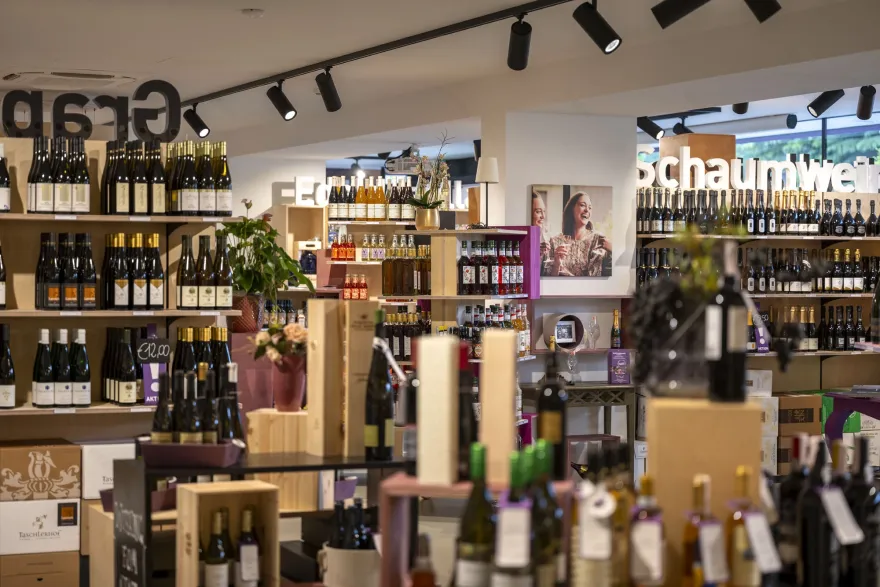 饮料市场竖琴丨monovolume architecture + design-19