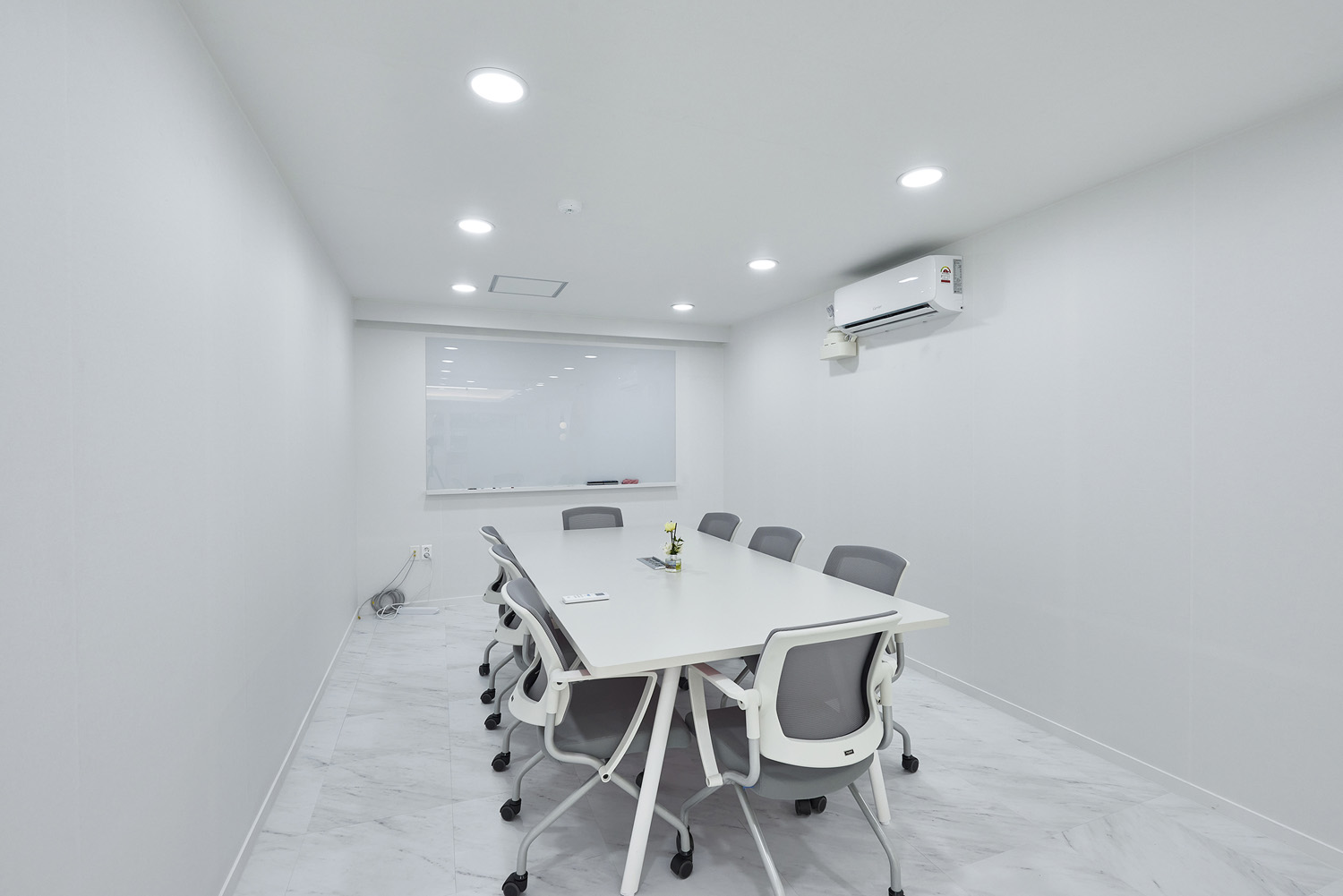 极简主义的 45 平米外卖办公室设计-12