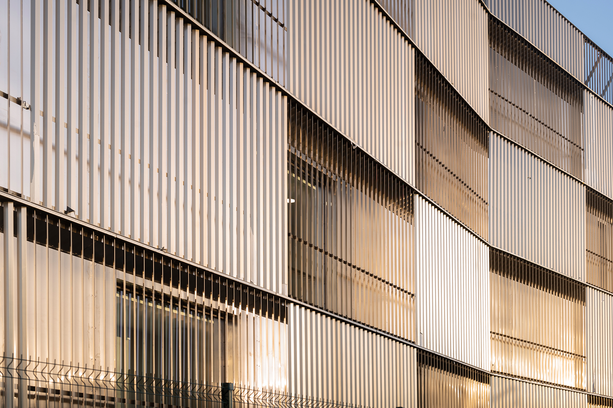 Rue Castagnary 混合用途建筑丨法国巴黎丨TANK-19