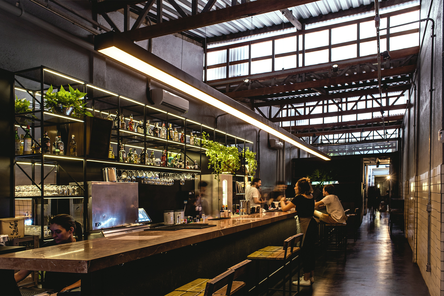 巴西 Caracol Bar 老仓库改造的现代酒吧餐厅-25