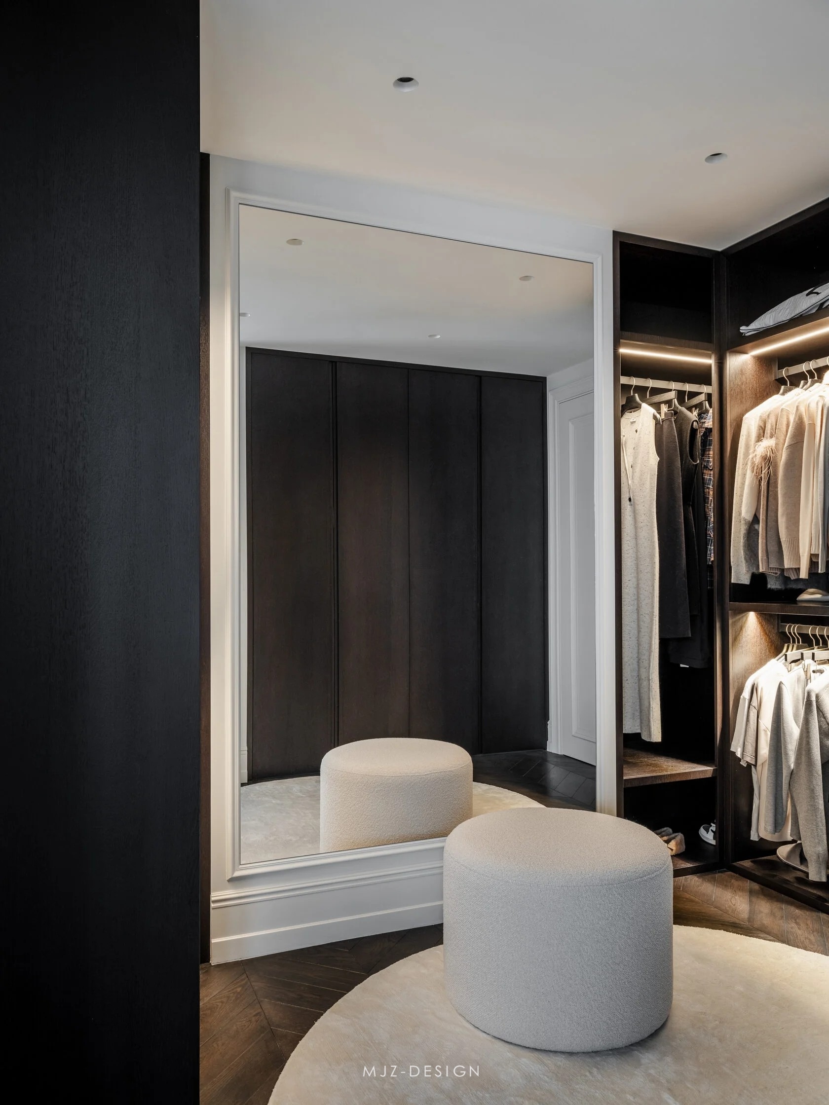 波克隆纳亚街 9 号，127 室（注：由于POKLONNAYA推测为俄语街道名，音译为波克隆纳亚街，127结合常见情况推测为房间号等，若实际情况不符，请提供更多背景信息） 丨俄罗斯莫斯科丨QUADRO ROOM-34