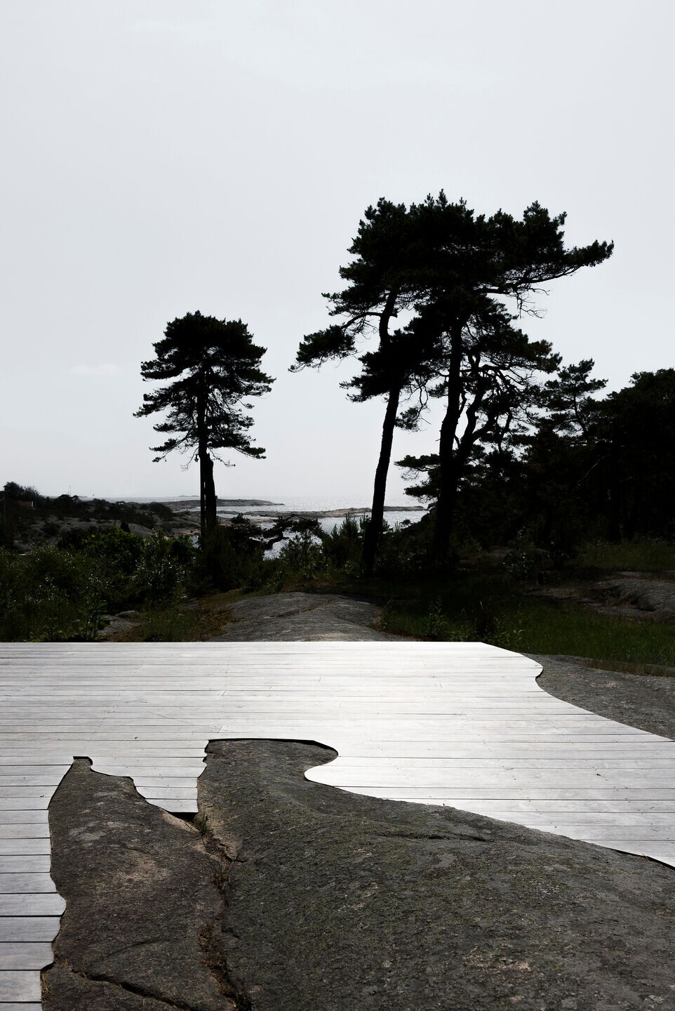 挪威小岛上的生态木质浴室-18