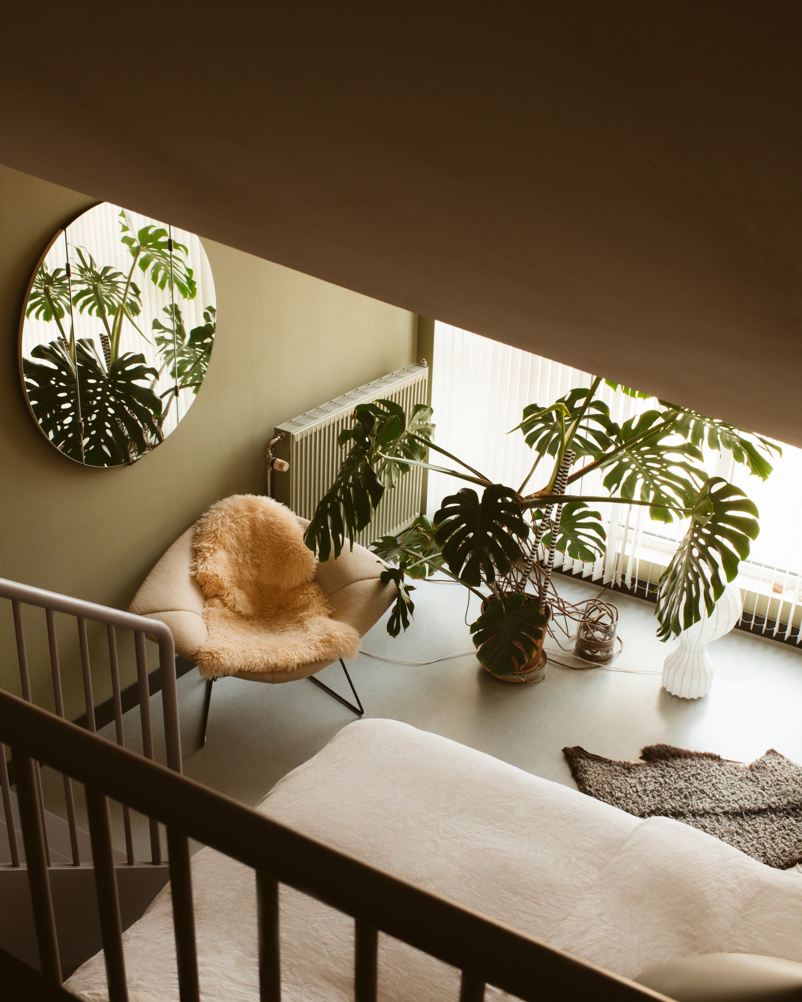 Ces astuces pour exploiter la hauteur et gagner de la place dans un petit appartement | AD Magazine-3