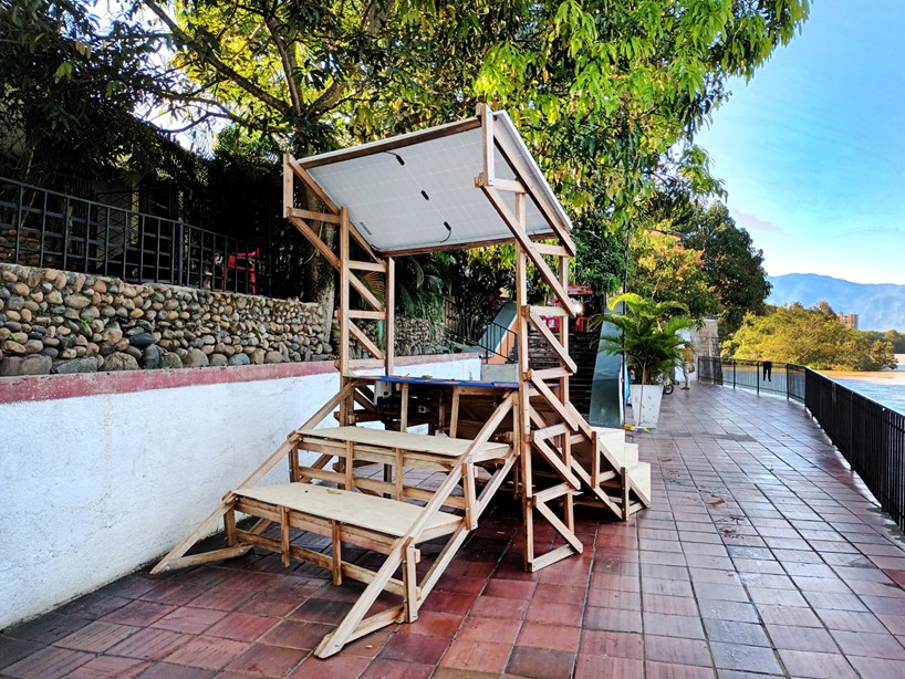 哥伦比亚木质太阳能城市家具塑造公共空间-29