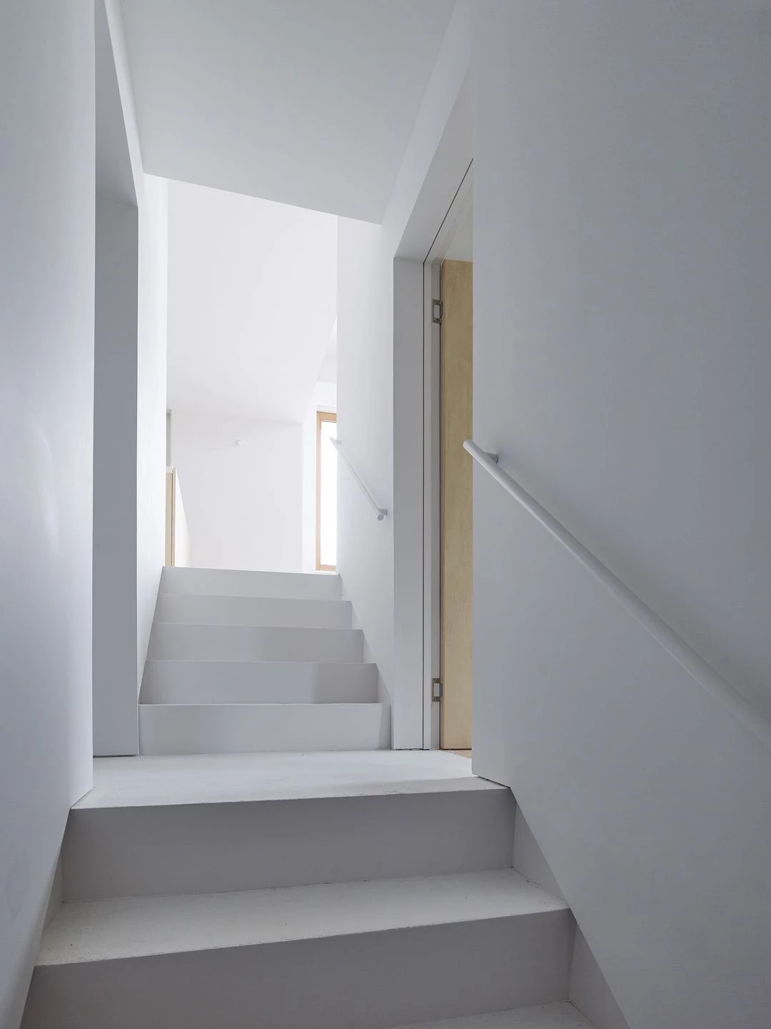 Sendai 山间“horizontal house”-22