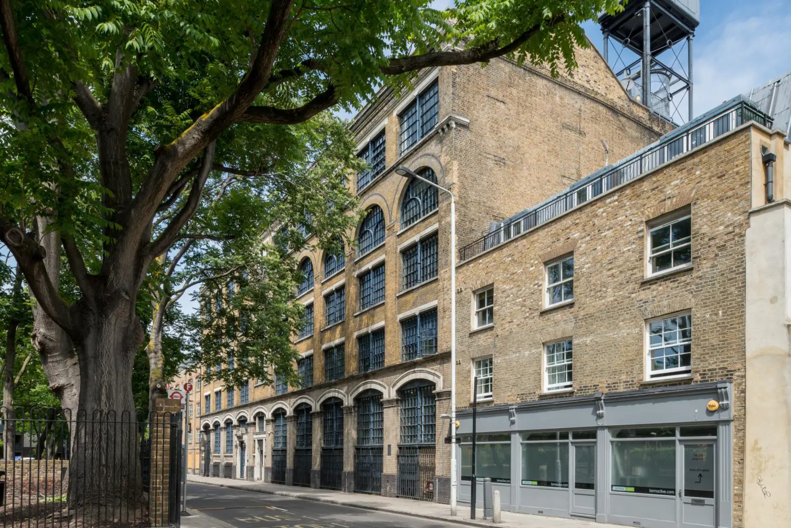 伦敦中心砖式拱窗优雅阁楼设计-19