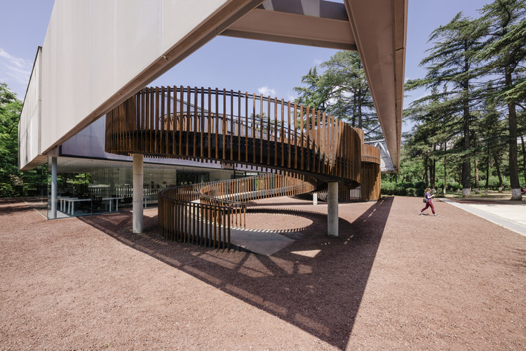 格鲁吉亚第比利斯公园中的蓝庭多媒体图书馆-7