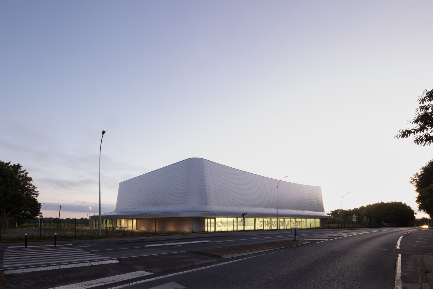 法国拉切斯奈体育馆丨博洪伯特建筑公司-21