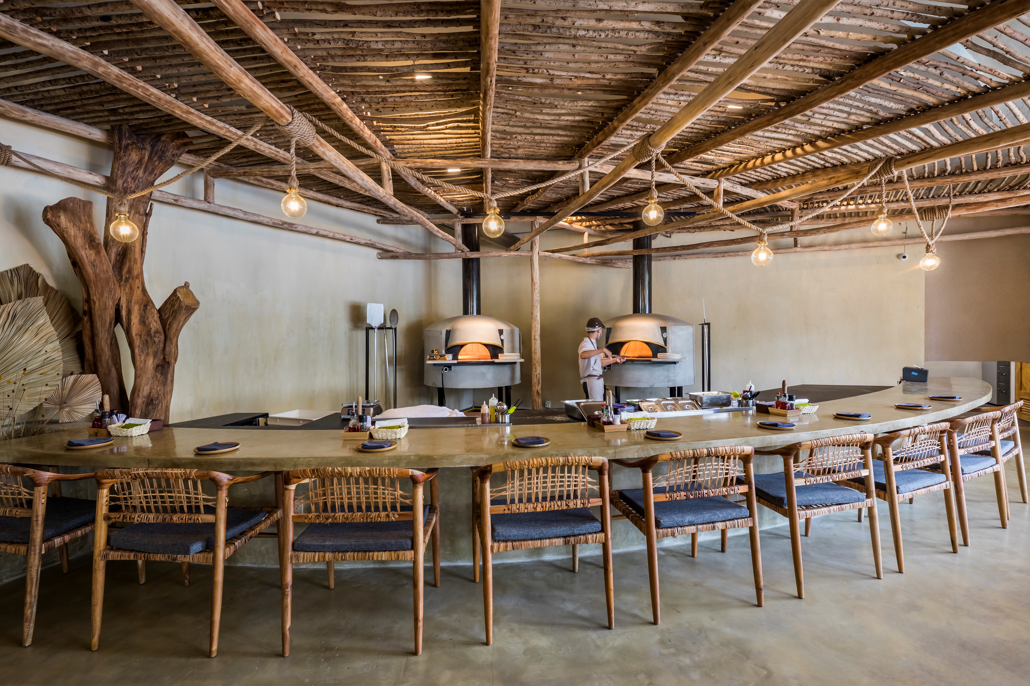 越南"Pizza 4P's"餐厅设计 · 海边别墅中的自然优雅-37