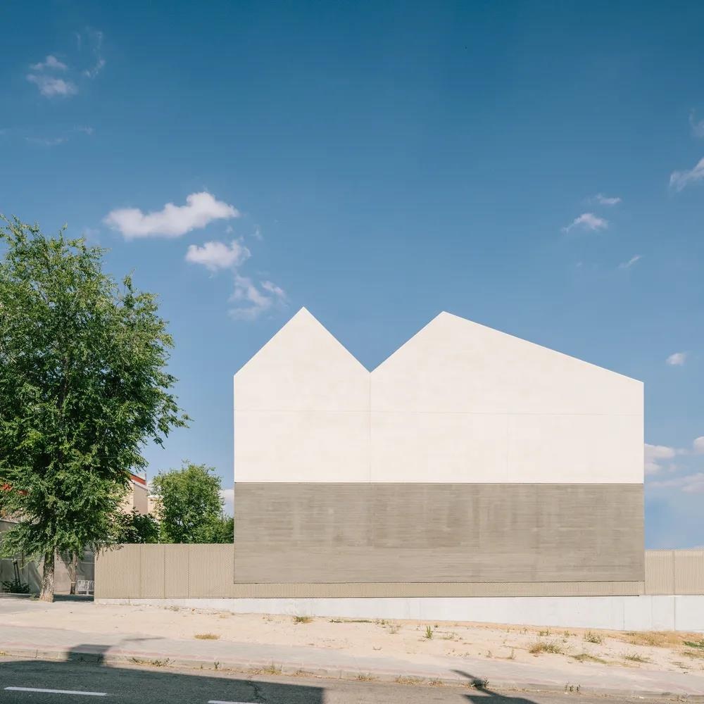 马德里三角屋顶住宅丨西班牙马德里丨Steyn Studio-0