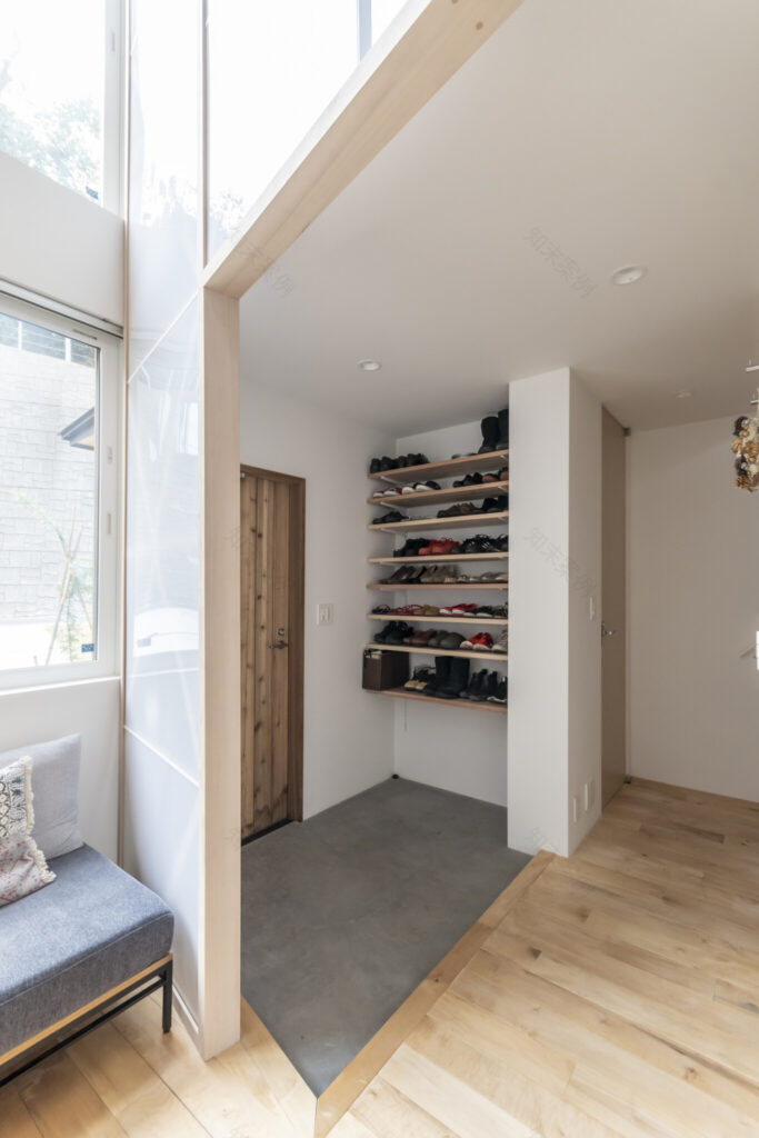 葉山に移り住み、人生が変わった―― ストーリーの詰まった“ふつうではない家” | Architecture | 100%LiFE-5