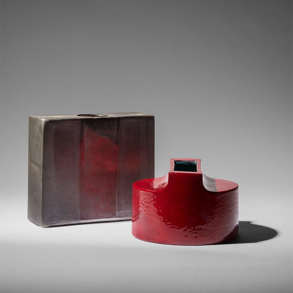 惊艳伦敦 | 150 件 Ettore Sottsass 陶瓷作品亮相 Phillips 画廊-10