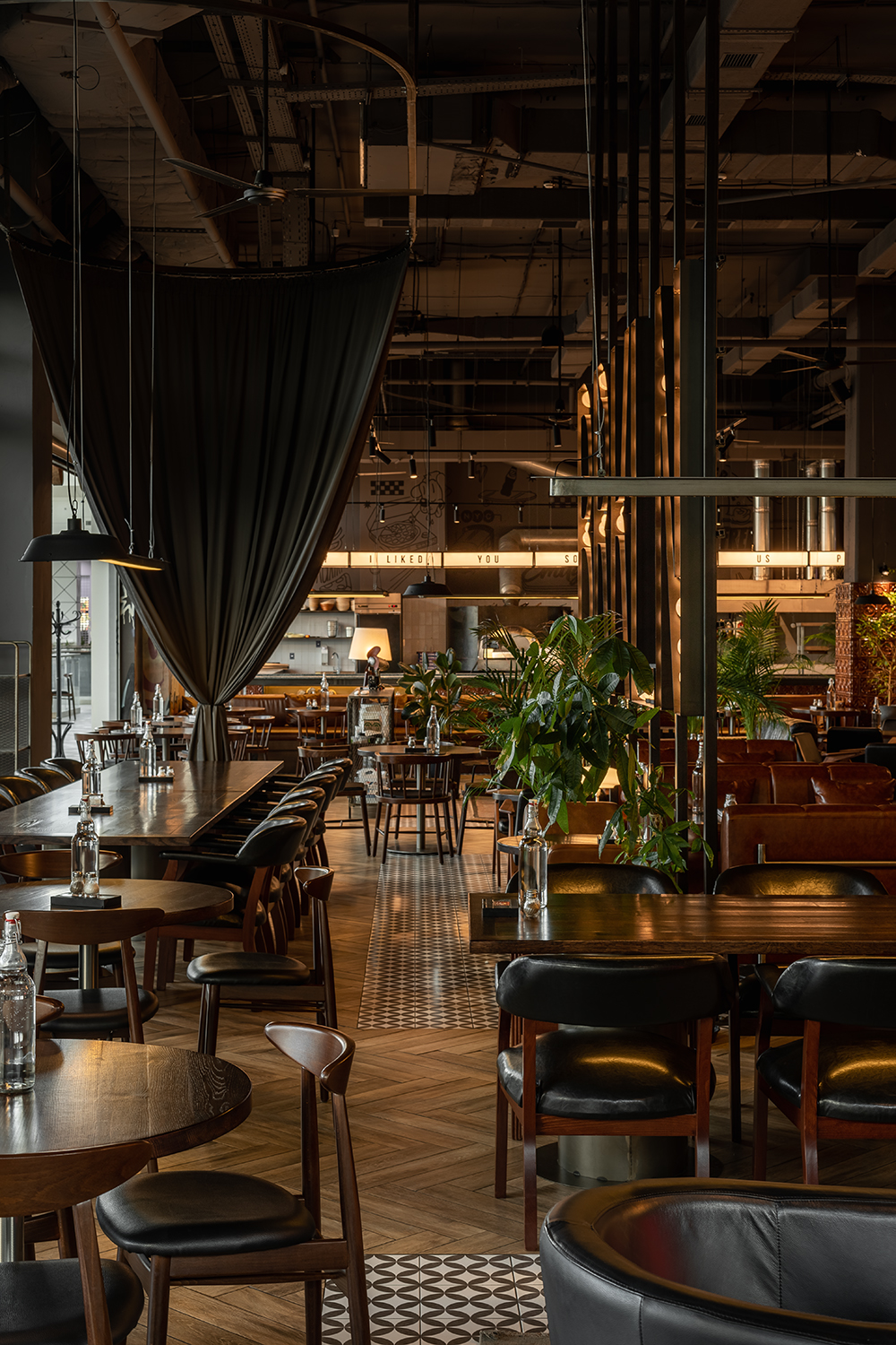 艾米丽布鲁克林披萨餐厅丨乌克兰利沃夫丨BUREAU I KARASHETSKYY ARCHITECTS-13