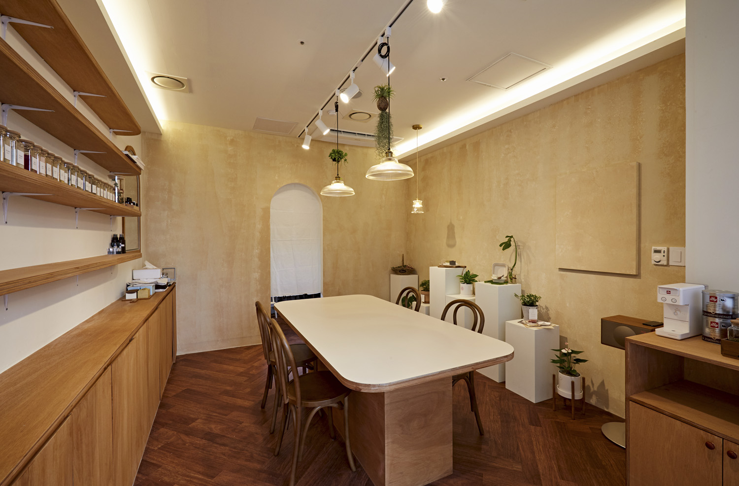 温馨舒适 | 白色木纹打造 8 平米浴室的极简奢华-3