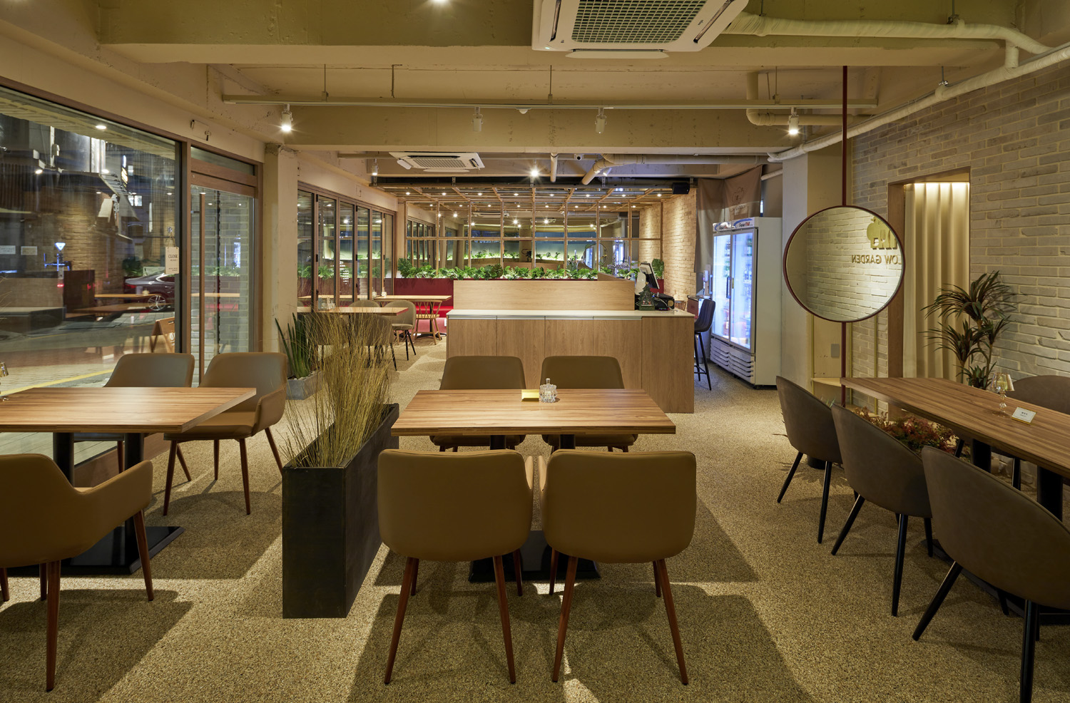 现代简约餐厅设计，打造温馨美食空间-3