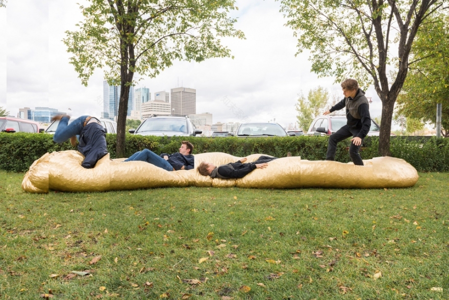 BLASST 公共长椅 | 金色泡沫的街头艺术-14