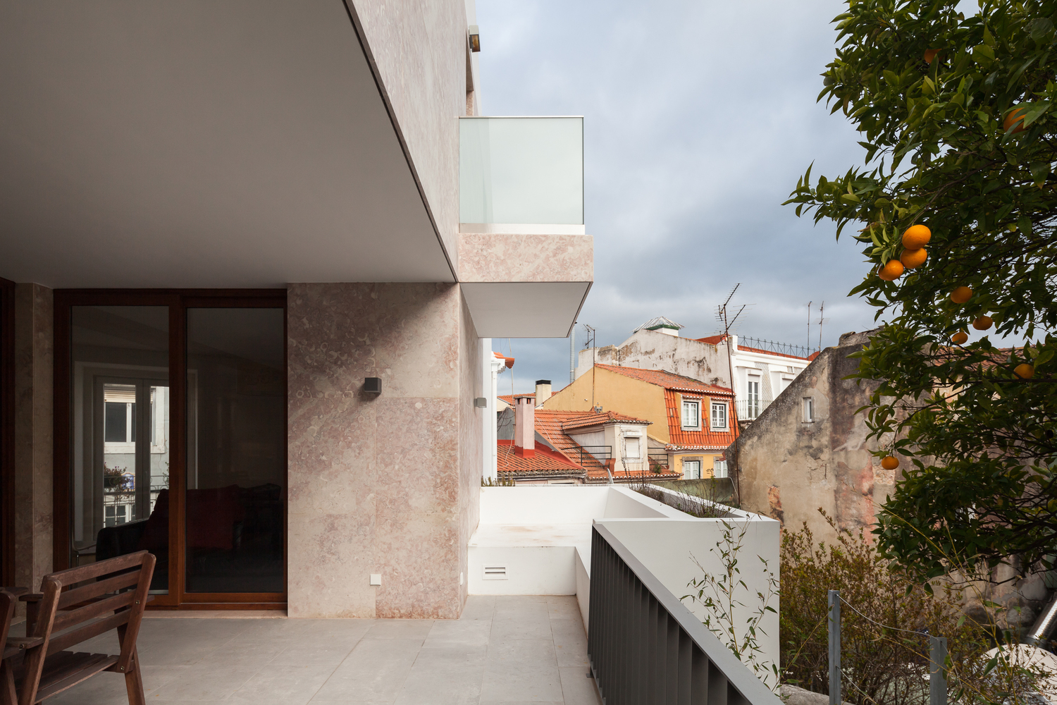 里斯本塔帕达教堂旁现代家庭住宅-60