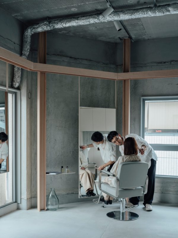 奇宇美发沙龙（此处qiyu根据拼音推测为品牌名称进行中文实名翻译，若不是此含义请提供更多背景信息） -33