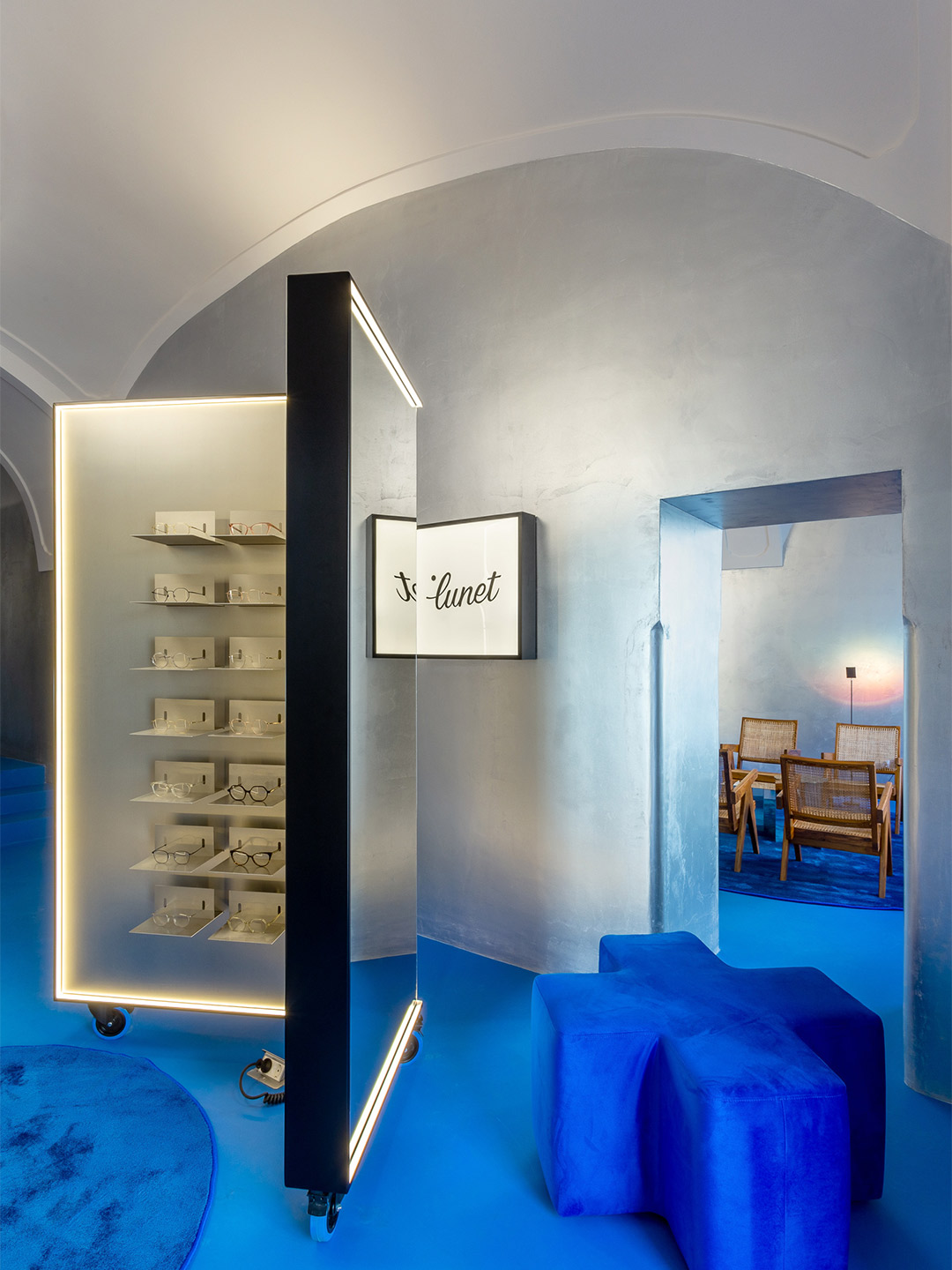 罗马尼亚Lunet眼镜店丨罗马尼亚布加勒斯特丨Bogdan Ciocodeica Studio-23