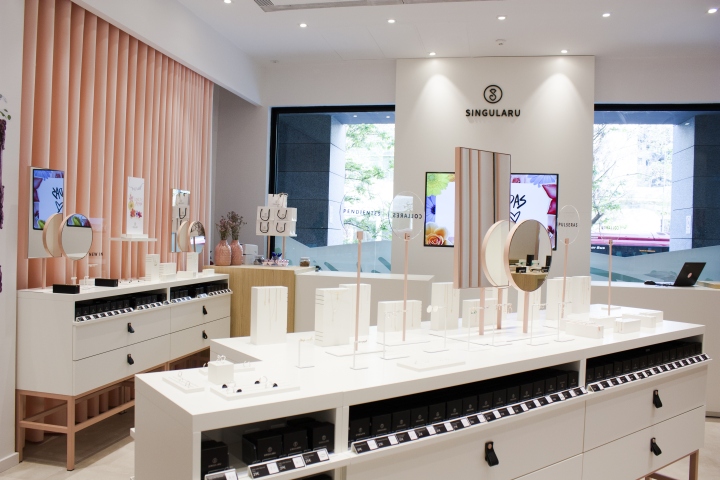 西班牙 SINGULARU 时尚珠宝店打造无界限购物体验-17