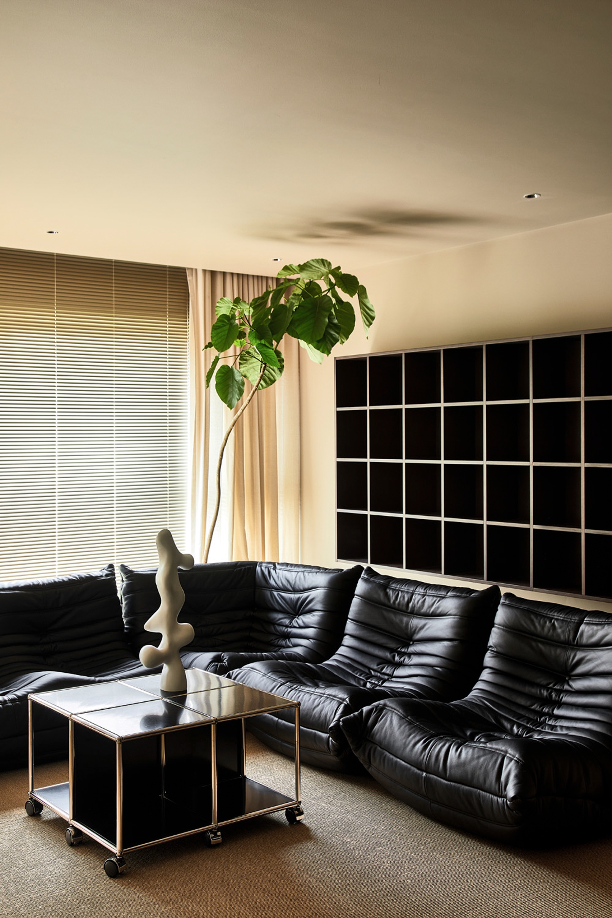 黑色中古风极简公寓-29