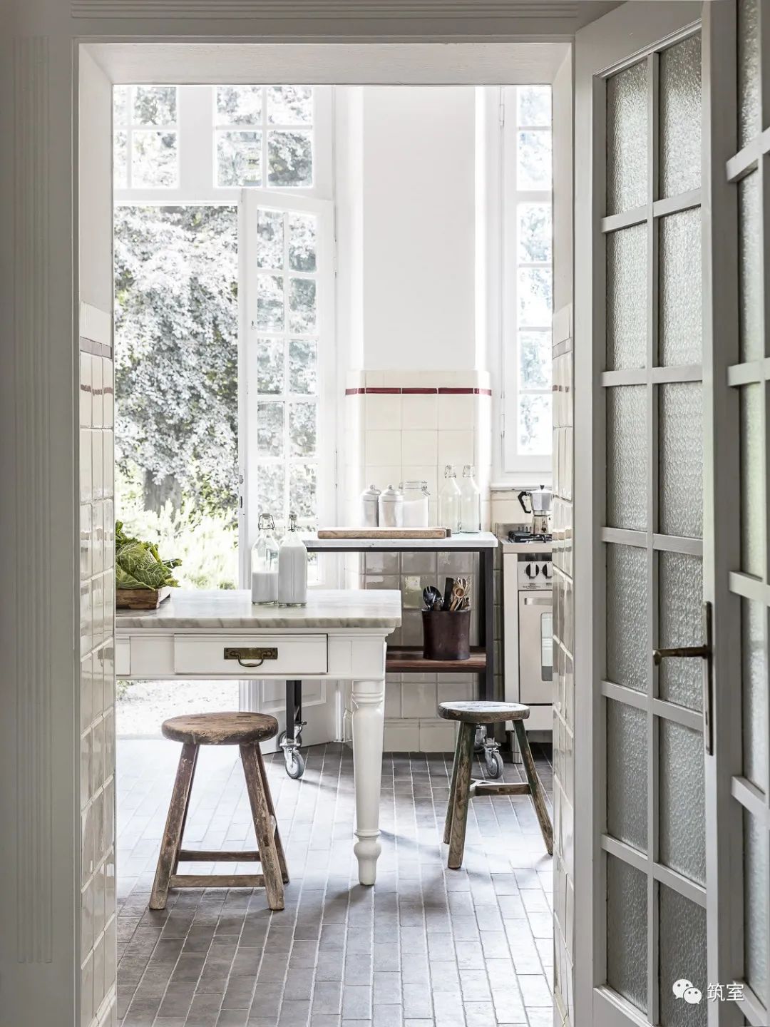 城市水泥森林中的异域风光丨国际名师,国际知名设计公司-13