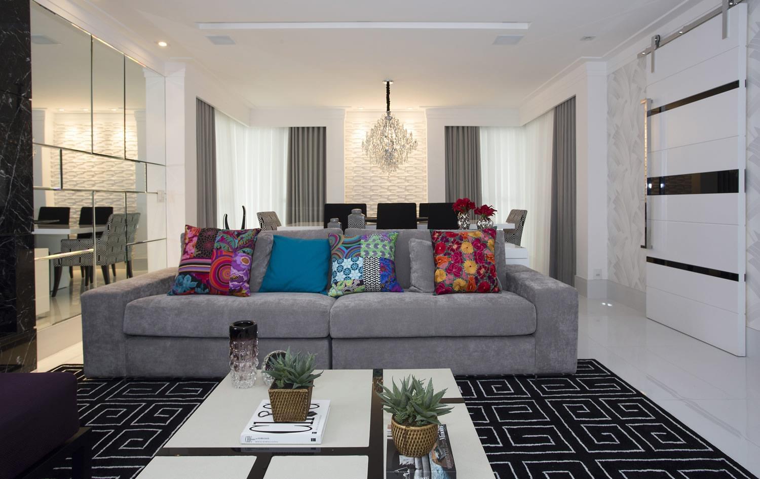 巴西设计师Érica Salguero 的木质玻璃公寓设计-3