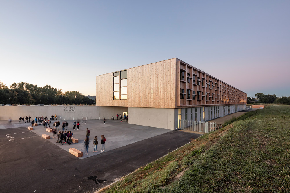 法国 Lamballe 学院 · 融入景观的木质教育空间-24