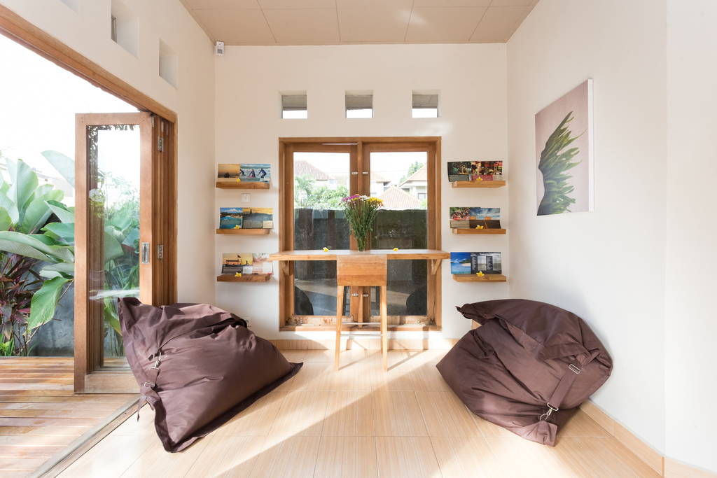 实用巴厘风格小屋与简易热带花园设计-15