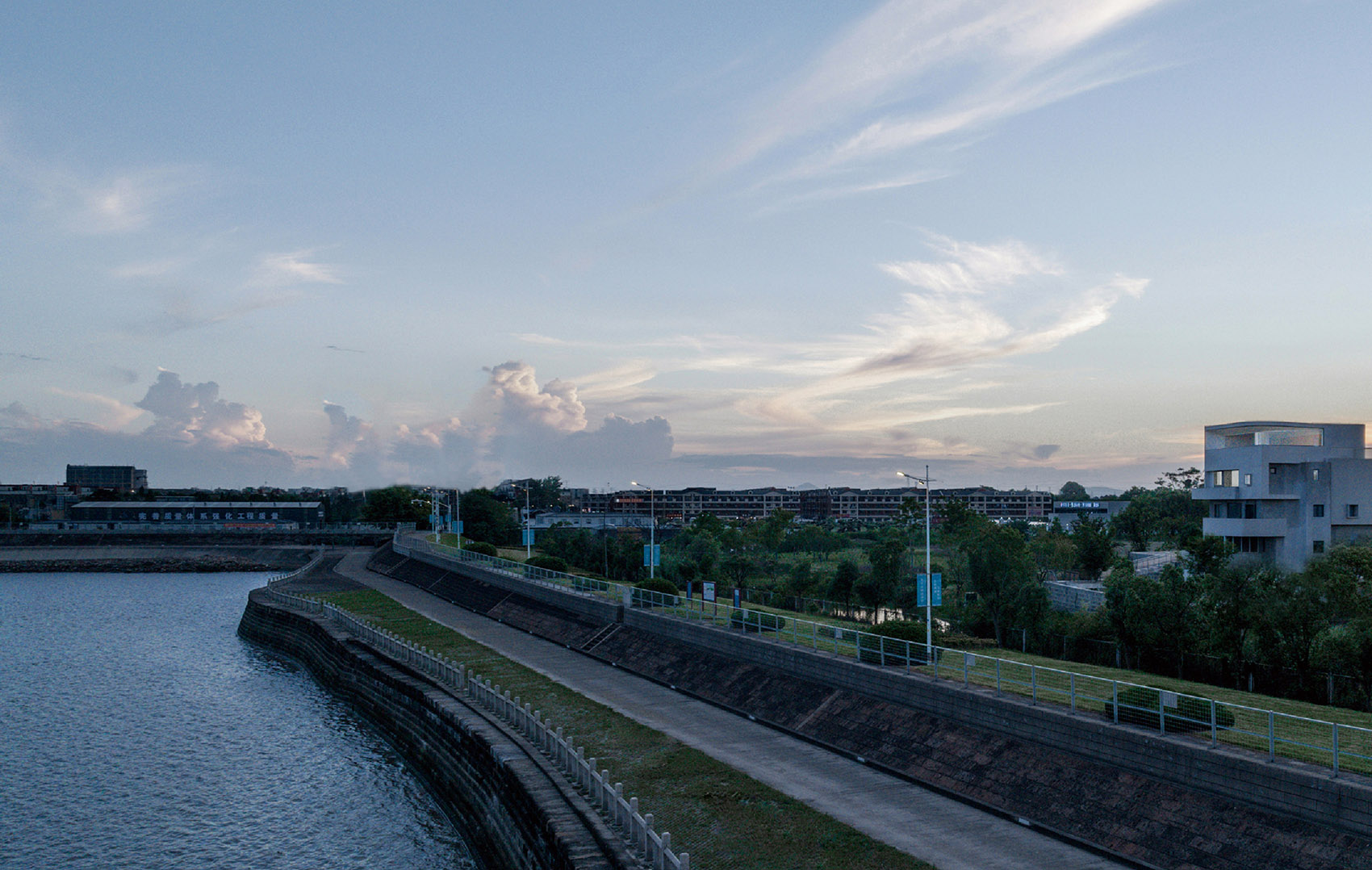 回头潮堤岸上的建筑丨中国浙江丨森上设计-56