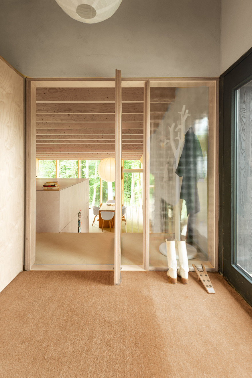 内部风险投资公司(注:House VC常见的一种理解是指企业内部设立的风险投资部门或公司,专门对企业内部有潜力的项目或业务进行投资,这里的翻译结合此常见语境给出,但需根据具体上下文进一步确定其精准含义) -27