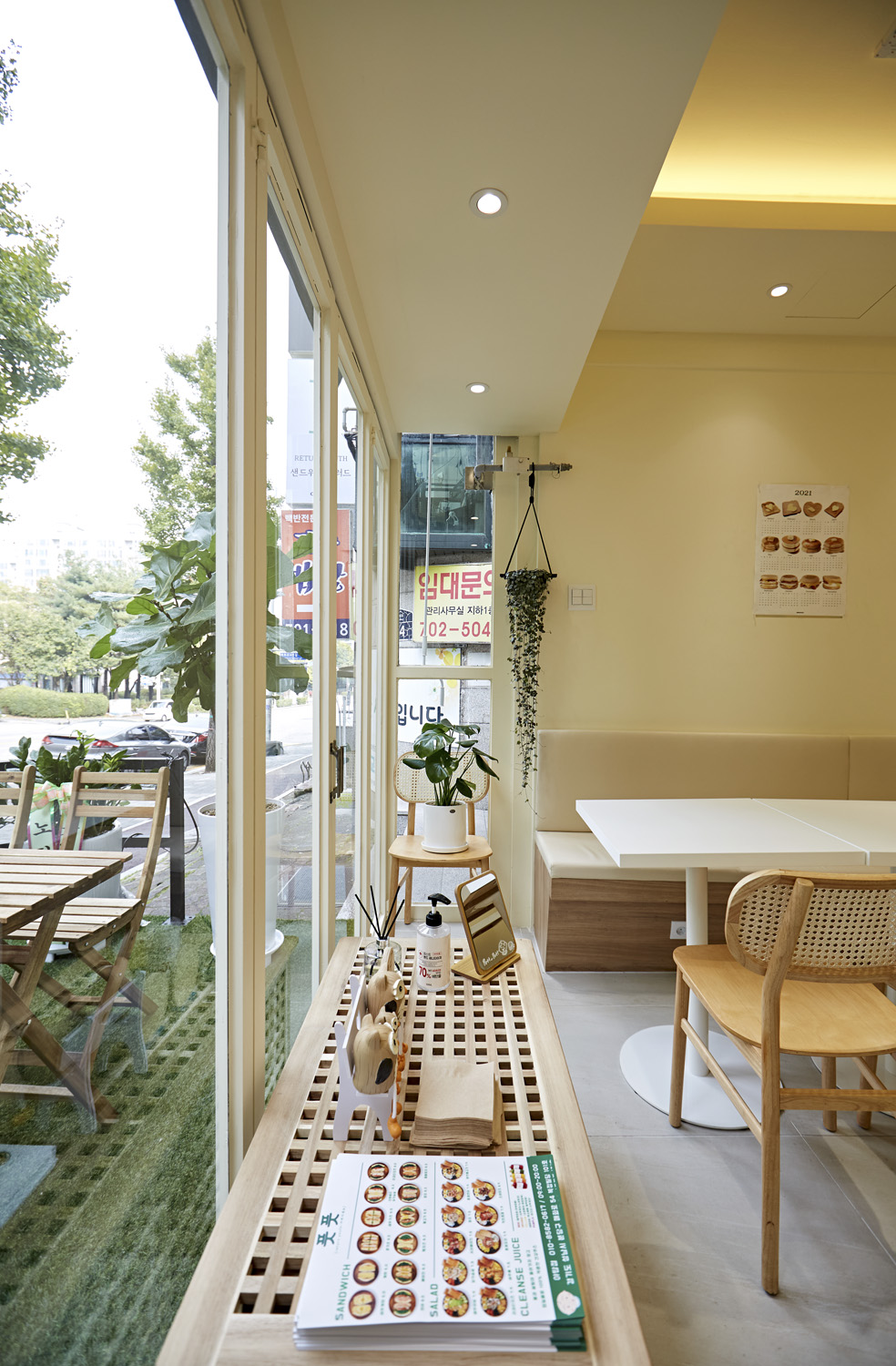 8 坪小空间打造温馨咖啡馆-13