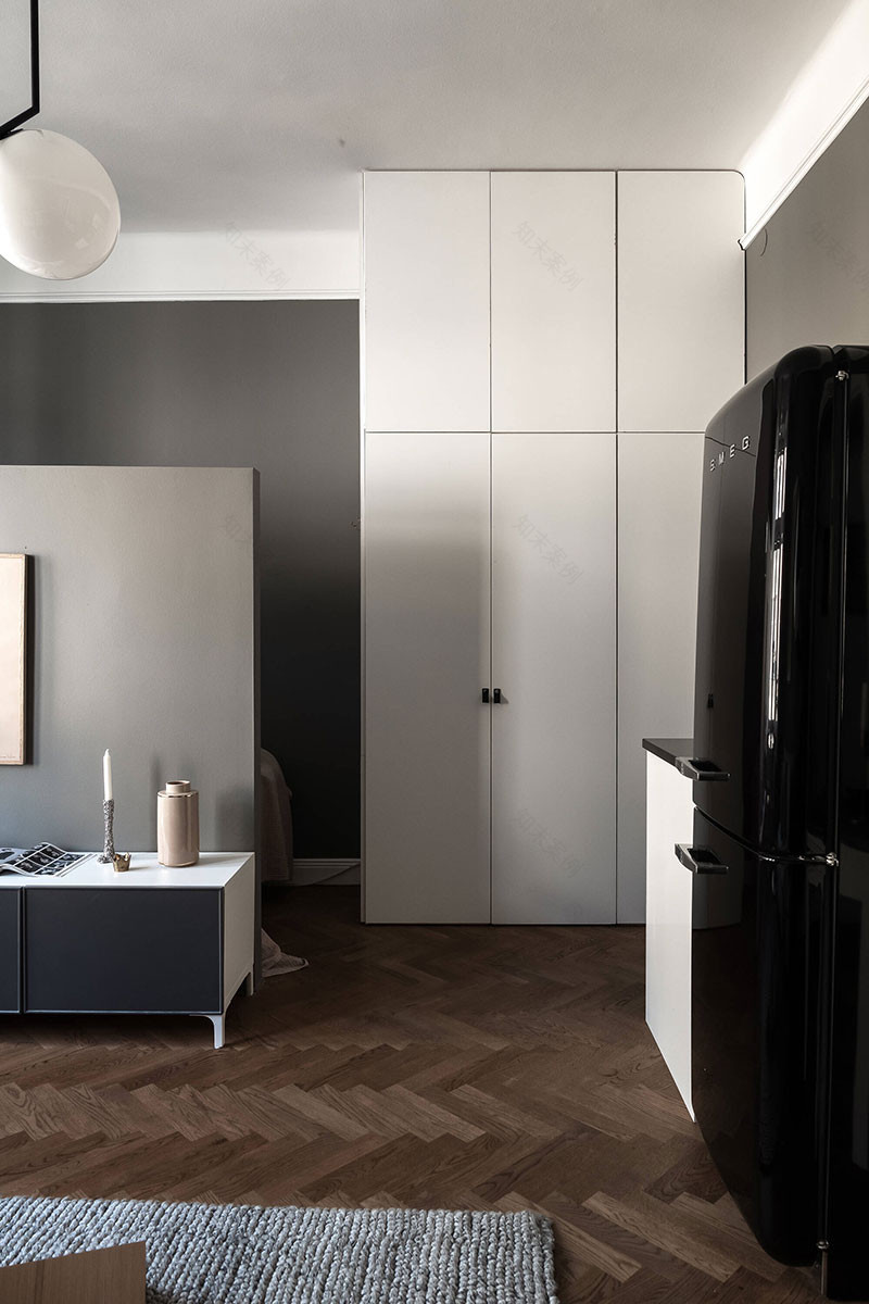 黑色时尚小公寓设计-11