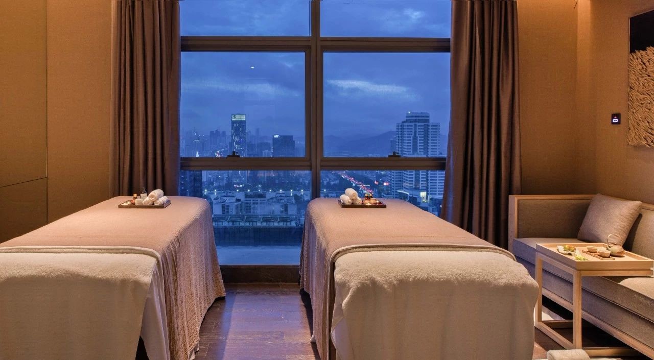 闹市中的木系SPA-1