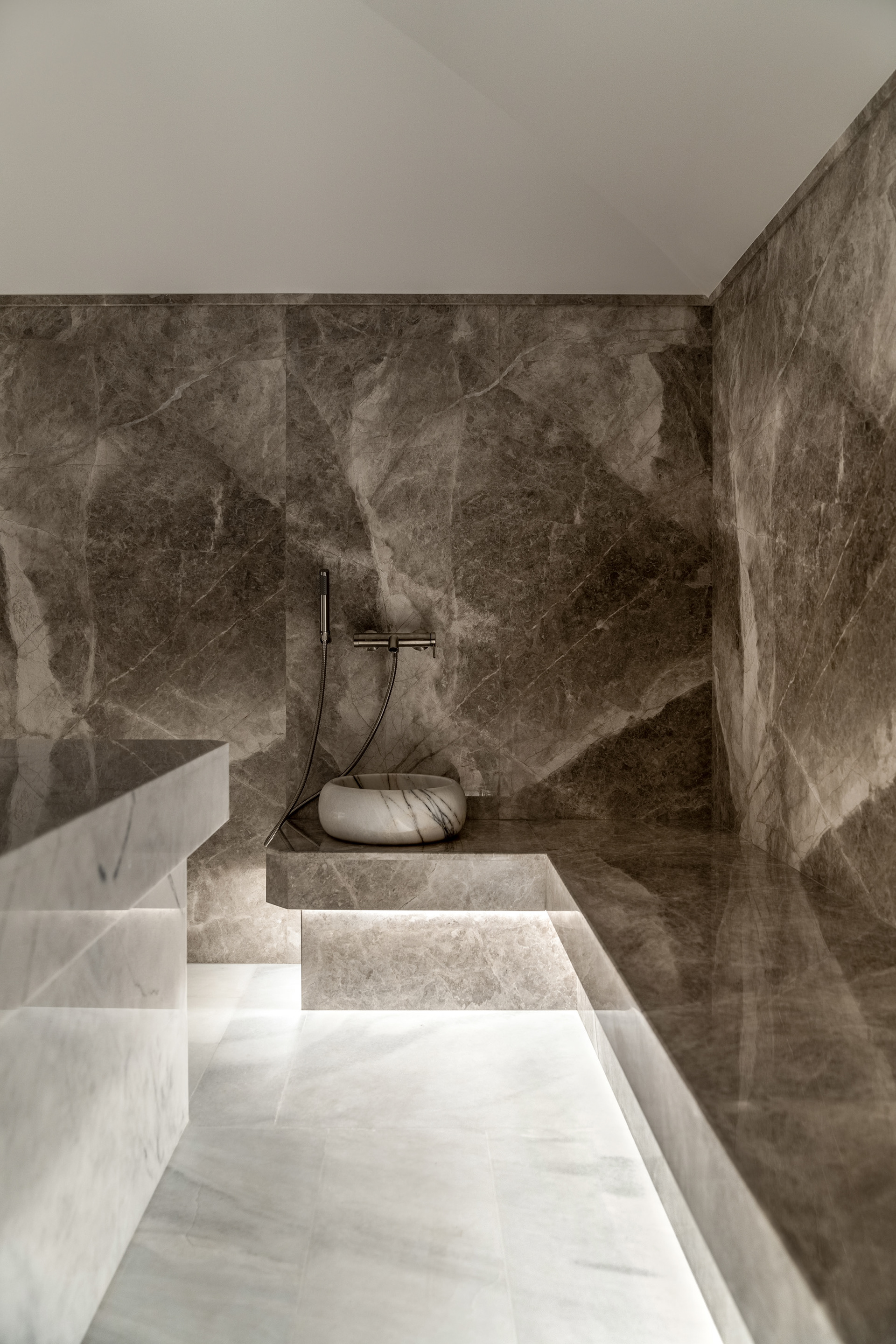 特列斯诺·普列列斯诺 第二部分

注：TELESNO PRELESTNO可能是特定的名称，由于缺乏更多背景信息，只能按音译处理 丨乌克兰丨Alexander Kornienko,Elena Kornienko-15