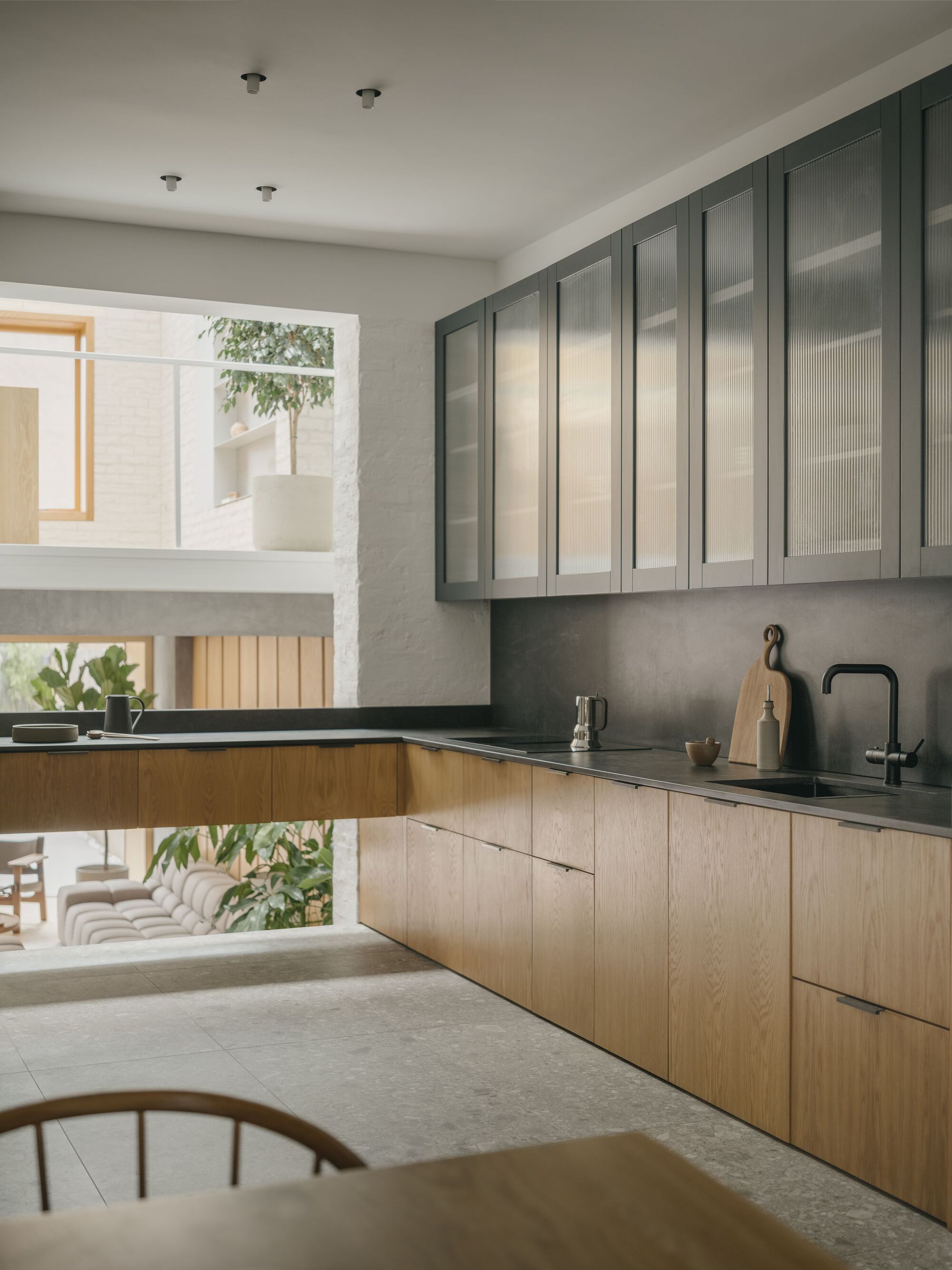 光隙间洒下光影的家庭住宅（注：komorebi是日语外来词，指从树叶缝隙间洒下的阳光） 丨英国伦敦丨ConForm Architects-26