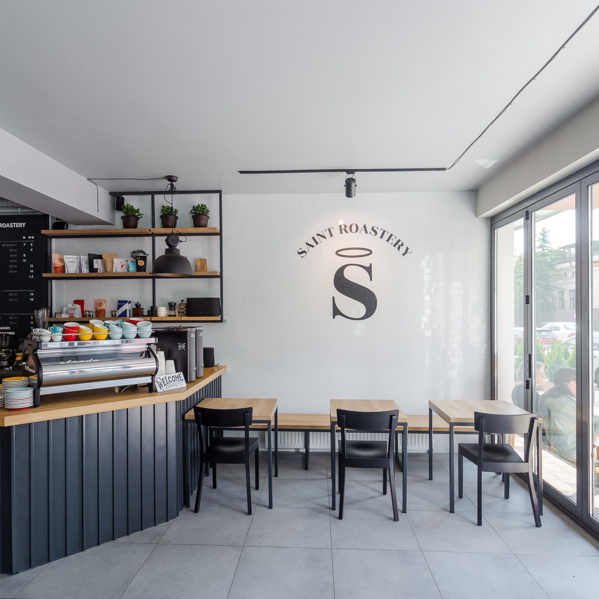 441 设计工作室打造罗马尼亚 Bucharest Saint Roastery 咖啡厅,工业风中融入温暖元素-8